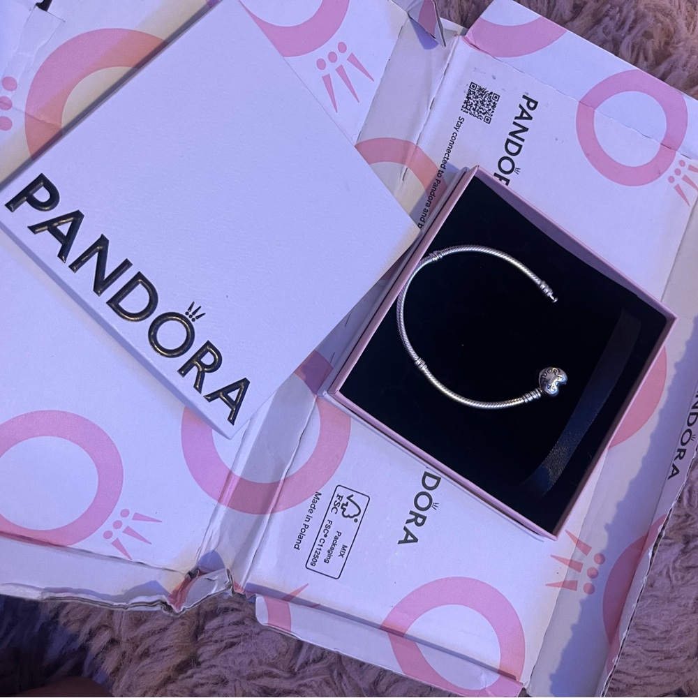 Brand new Pandora Silver Snake Chain Bracelet with Heart Clasp size 16